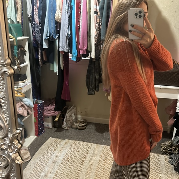 Beautiful orange long sweater turtle neck style - Picture 3 of 3